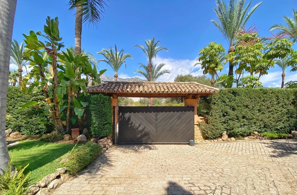 6 bedroom Villa for sale in Golden Mile with garage - € 4,500,000 (Ref: 8410506)