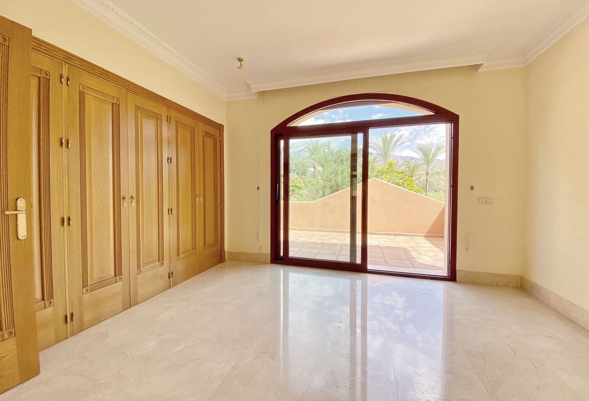 6 bedroom Villa for sale in Golden Mile with garage - € 4,500,000 (Ref: 8410506)