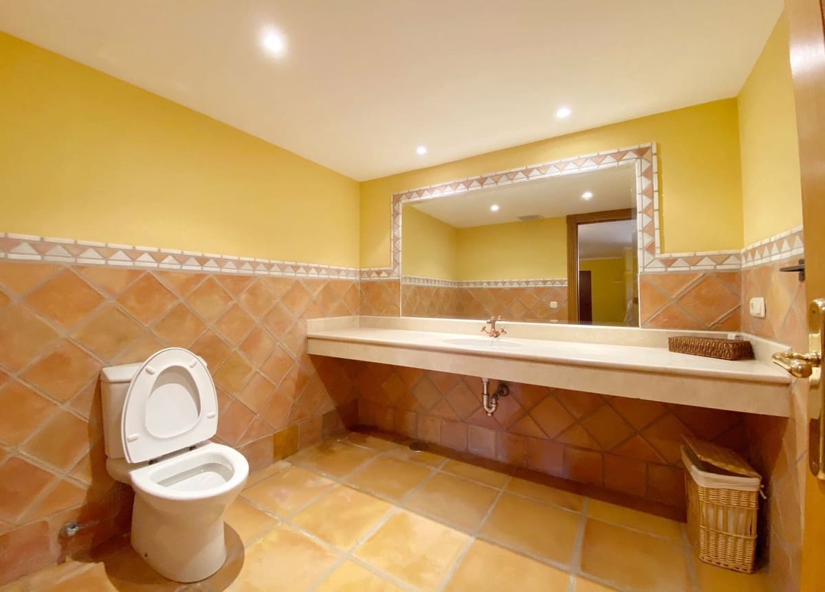 6 bedroom Villa for sale in Golden Mile with garage - € 4,500,000 (Ref: 8410506)