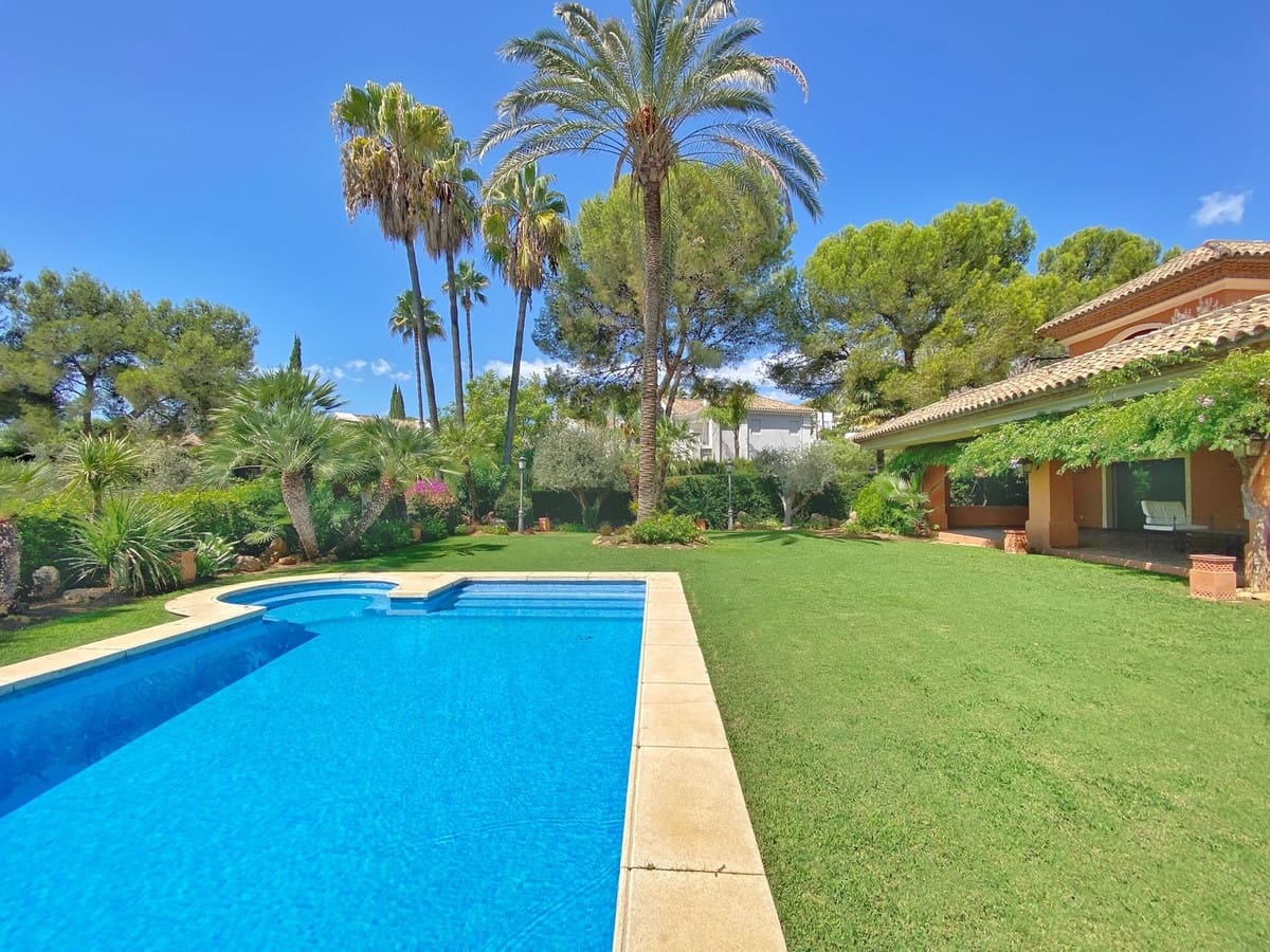 6 bedroom Villa for sale in Golden Mile with garage - € 4,500,000 (Ref: 8410506)
