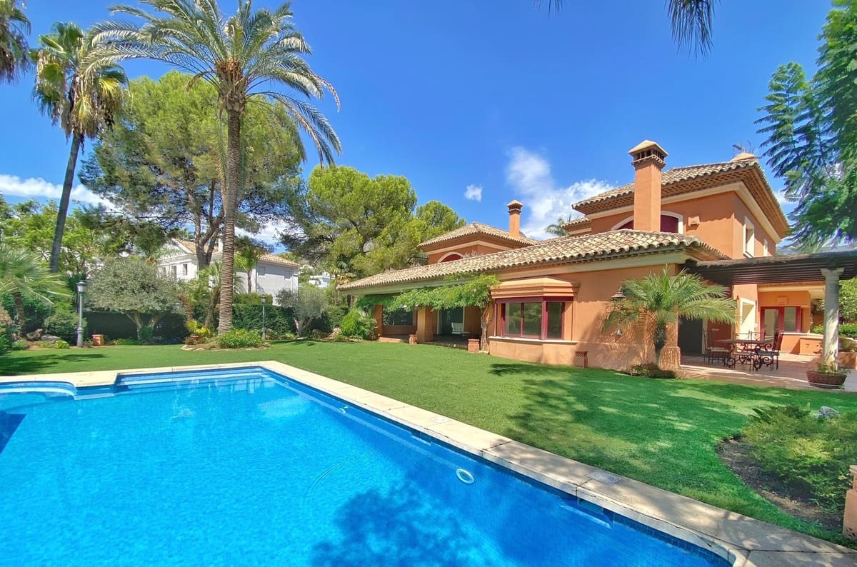 6 bedroom Villa for sale in Golden Mile with garage - € 4,500,000 (Ref: 8410506)