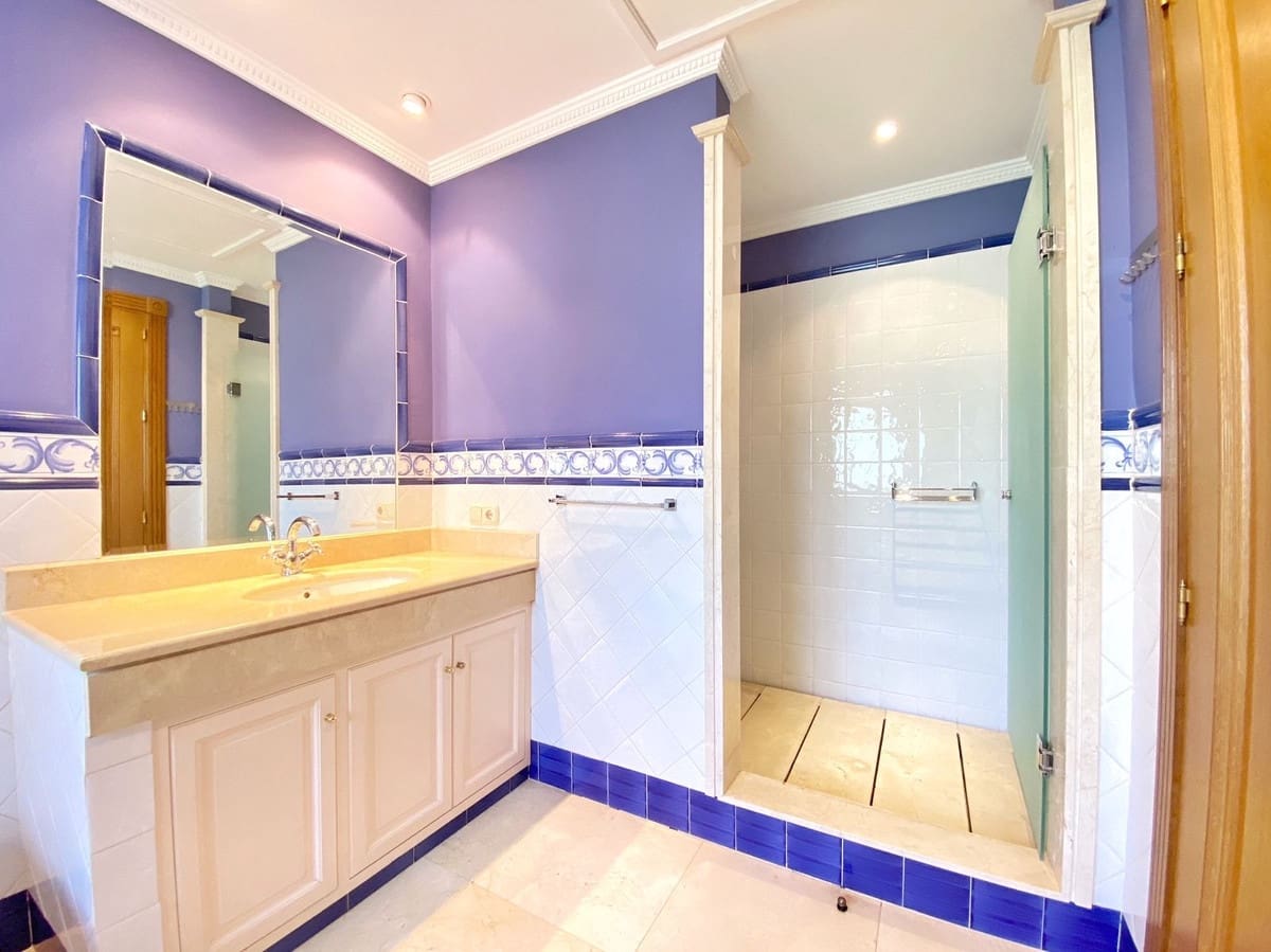 6 bedroom Villa for sale in Golden Mile with garage - € 4,500,000 (Ref: 8410506)