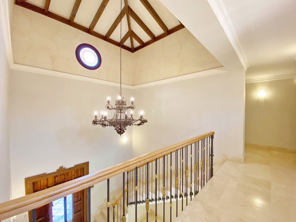 6 bedroom Villa for sale in Golden Mile with garage - € 4,500,000 (Ref: 8410506)