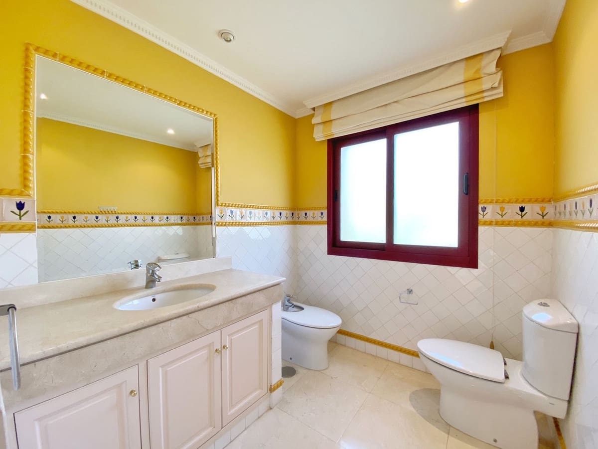 6 bedroom Villa for sale in Golden Mile with garage - € 4,500,000 (Ref: 8410506)