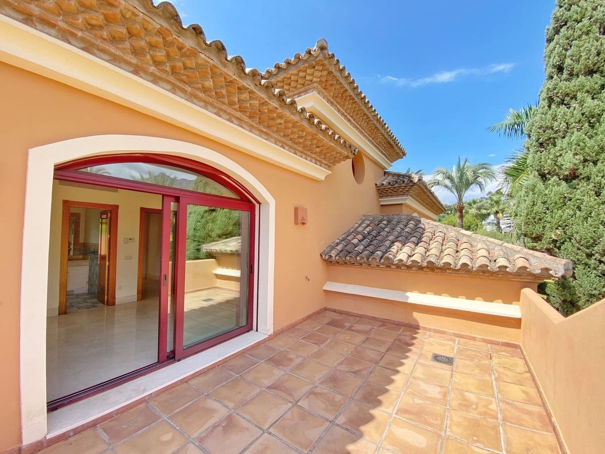 6 bedroom Villa for sale in Golden Mile with garage - € 4,500,000 (Ref: 8410506)