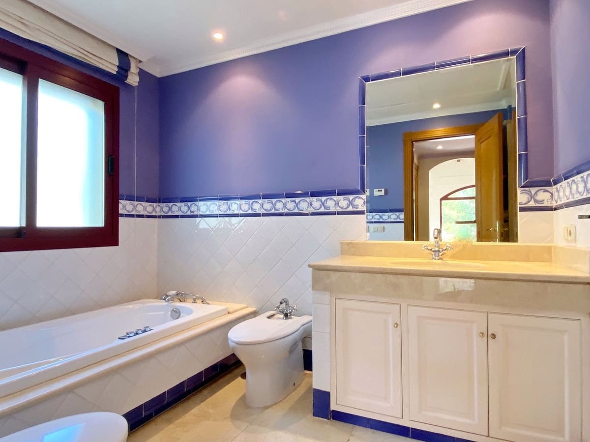 6 bedroom Villa for sale in Golden Mile with garage - € 4,500,000 (Ref: 8410506)