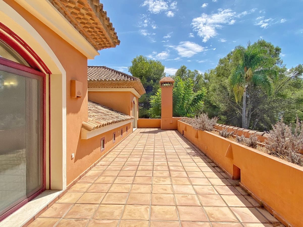 6 bedroom Villa for sale in Golden Mile with garage - € 4,500,000 (Ref: 8410506)
