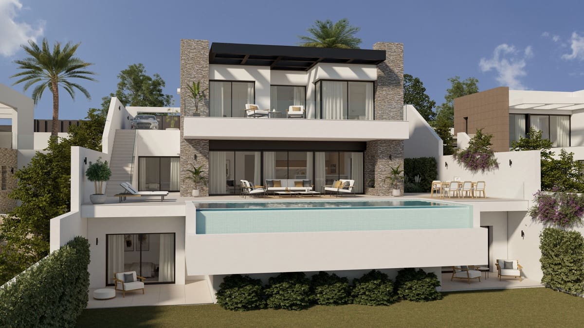 5 bedroom Villa for sale in Manilva with garage - € 2,350,000 (Ref: 8459291)