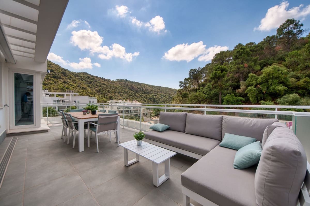 3 bedroom Apartment for sale in Benahavis with garage - € 750,000 (Ref: 8471933)