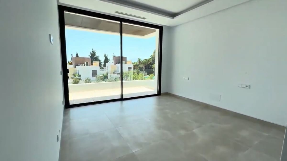 5 bedroom Villa for sale in Marbella - € 4,200,000 (Ref: 8474505)