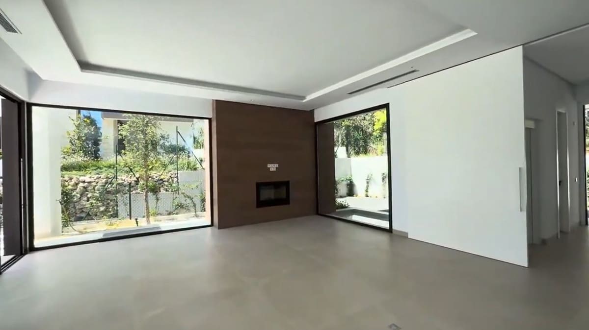 5 bedroom Villa for sale in Marbella - € 4,200,000 (Ref: 8474505)