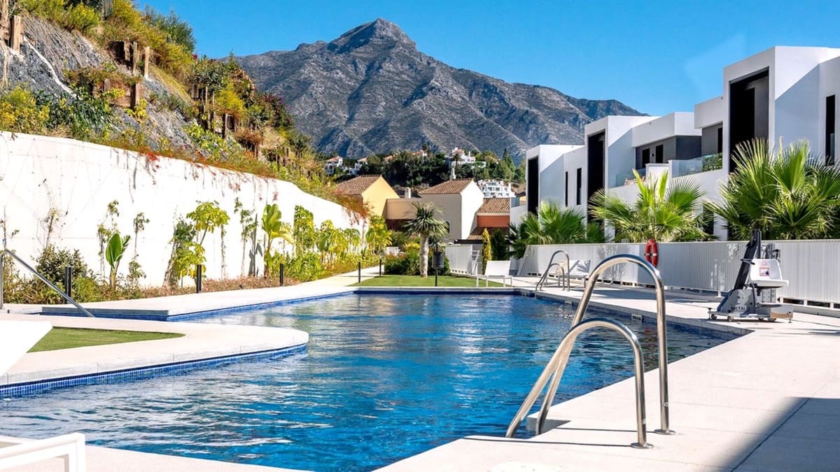 3 quarto Apartamento para venda em Nueva Andalucia - 949 000 € (Ref: 8478853)