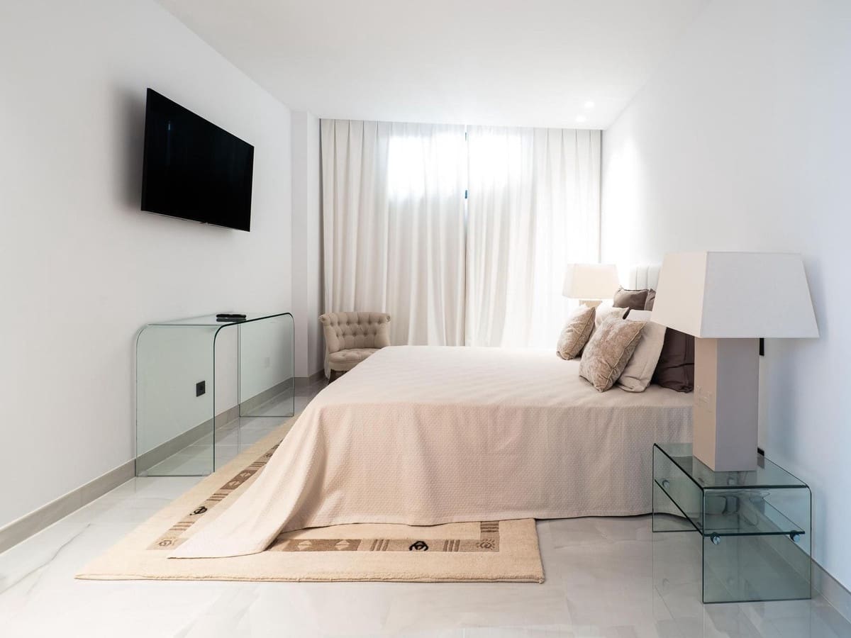 Chalet de 4 habitaciones en Manilva en venta con garaje - 3.450.000 € (Ref: 8488346)