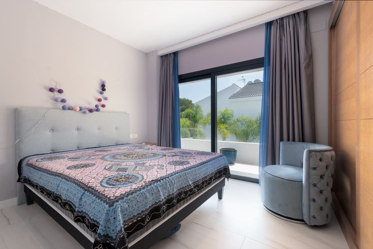 5 slaapkamer Villa te koop in Nueva Andalucia - € 1.895.000 (Ref: 8499703)
