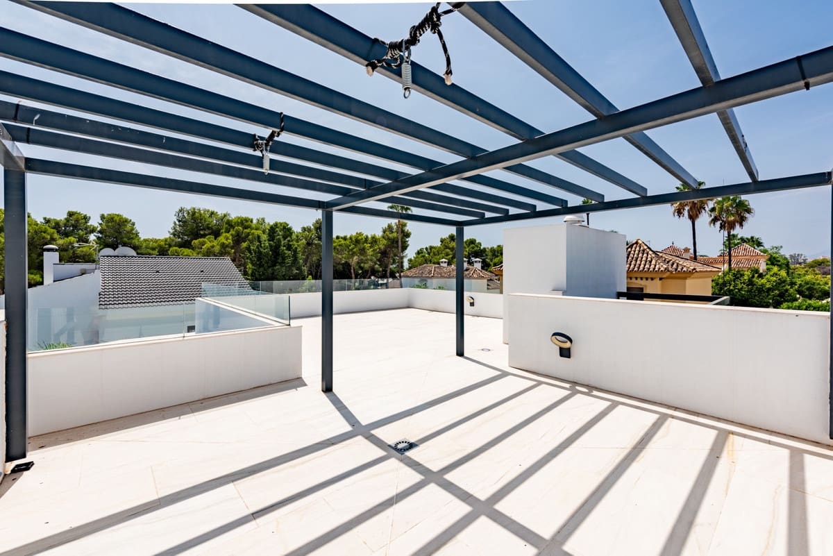 5 slaapkamer Villa te koop in Nueva Andalucia - € 1.895.000 (Ref: 8499703)