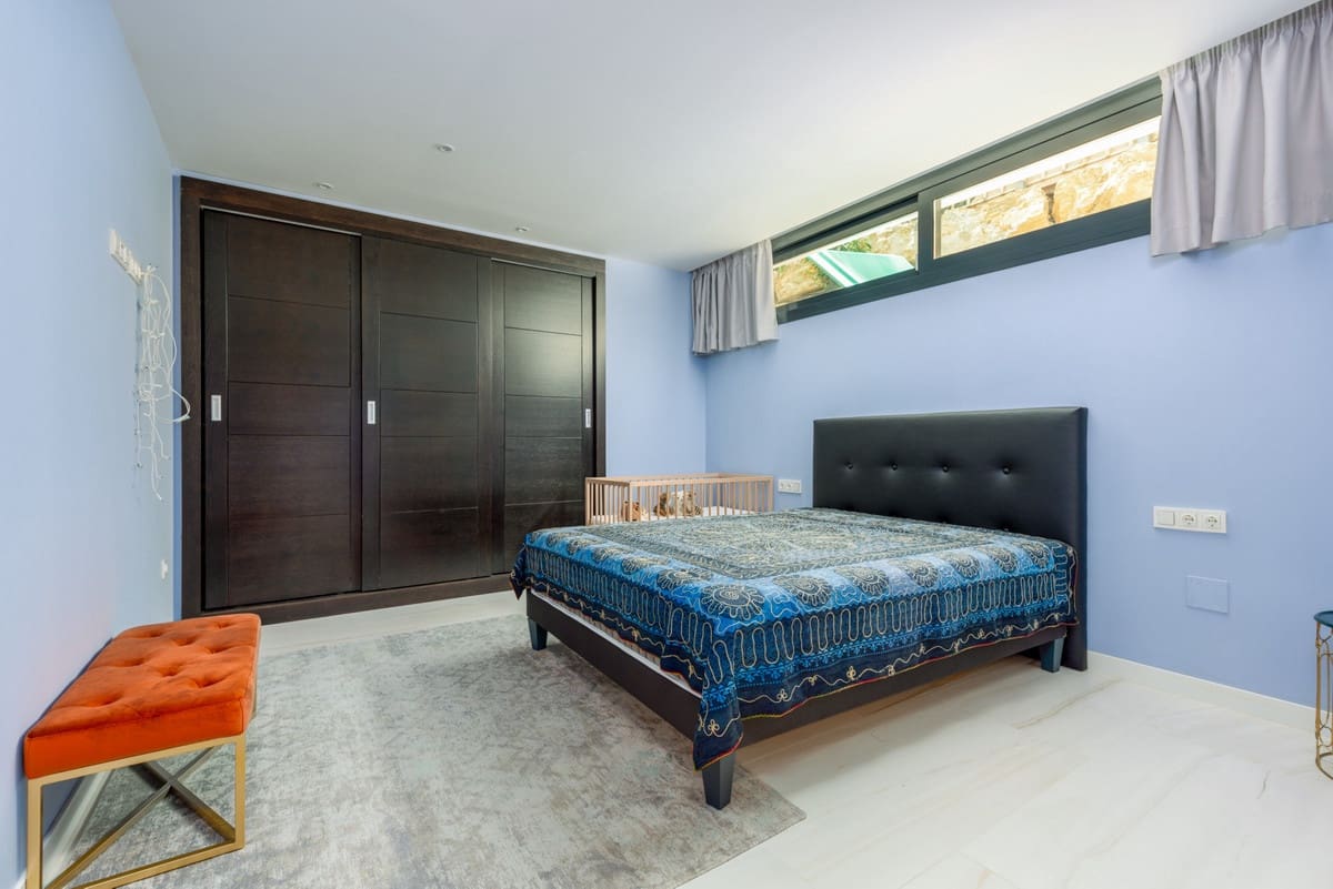 5 slaapkamer Villa te koop in Nueva Andalucia - € 1.895.000 (Ref: 8499703)