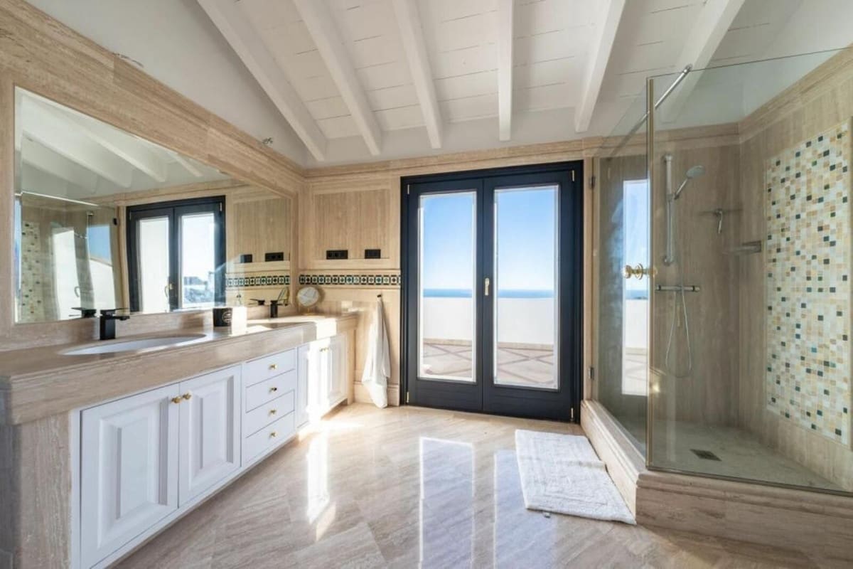 4 bedroom Apartment for sale in Golden Mile with garage - € 4,250,000 (Ref: 8499711)