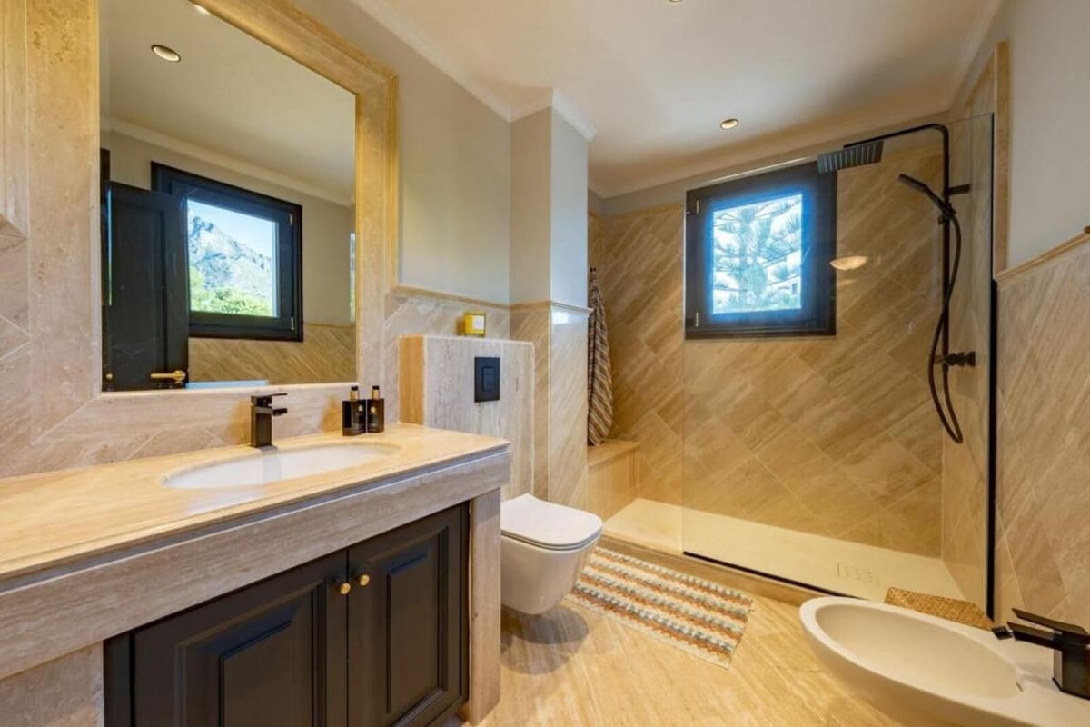 4 bedroom Apartment for sale in Golden Mile with garage - € 4,250,000 (Ref: 8499711)