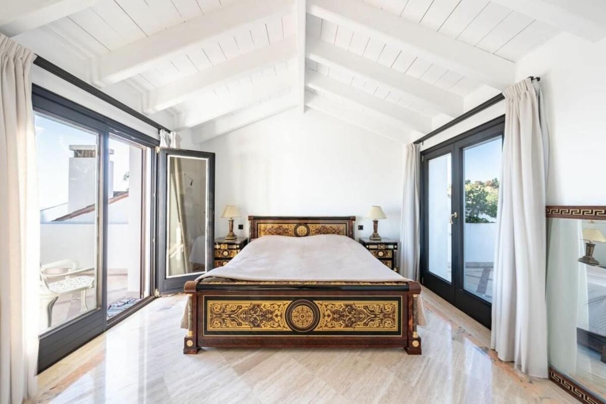 4 bedroom Apartment for sale in Golden Mile with garage - € 4,250,000 (Ref: 8499711)