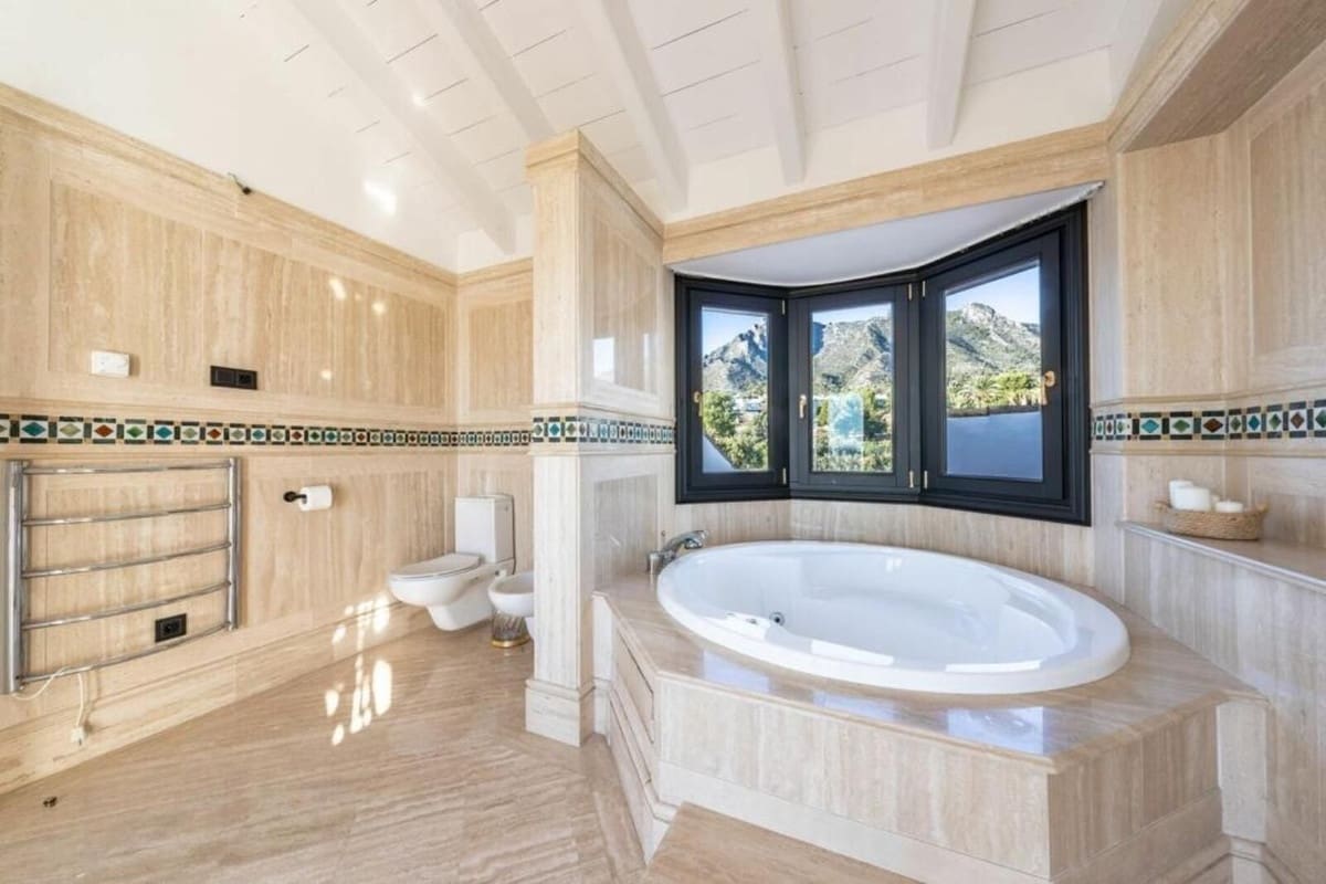 4 bedroom Apartment for sale in Golden Mile with garage - € 4,250,000 (Ref: 8499711)