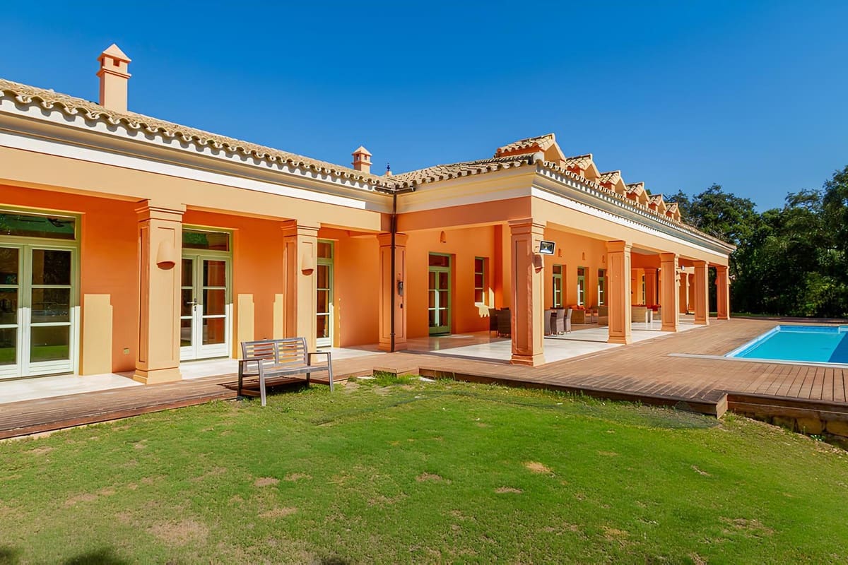 Chalet de 6 habitaciones en Sotogrande en venta con garaje - 5.950.000 € (Ref: 8513758)