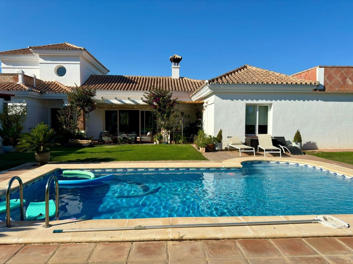 5 soveværelse Villa til salg i Sotogrande med garage - € 1.150.000 (Ref: 8527363)