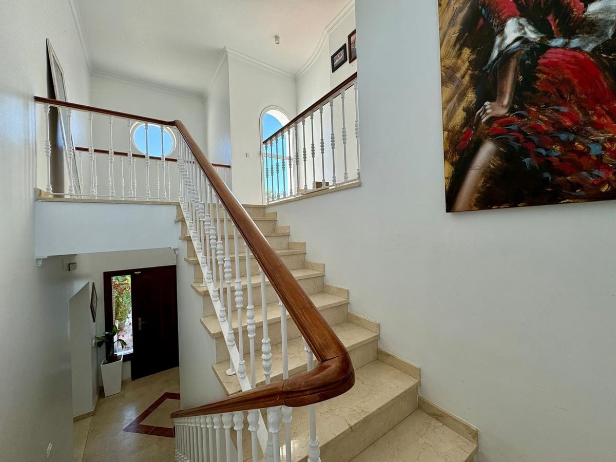 5 soveværelse Villa til salg i Sotogrande med garage - € 1.150.000 (Ref: 8527363)
