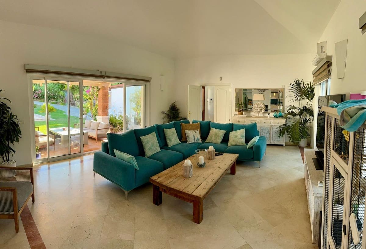 5 soveværelse Villa til salg i Sotogrande med garage - € 1.150.000 (Ref: 8527363)