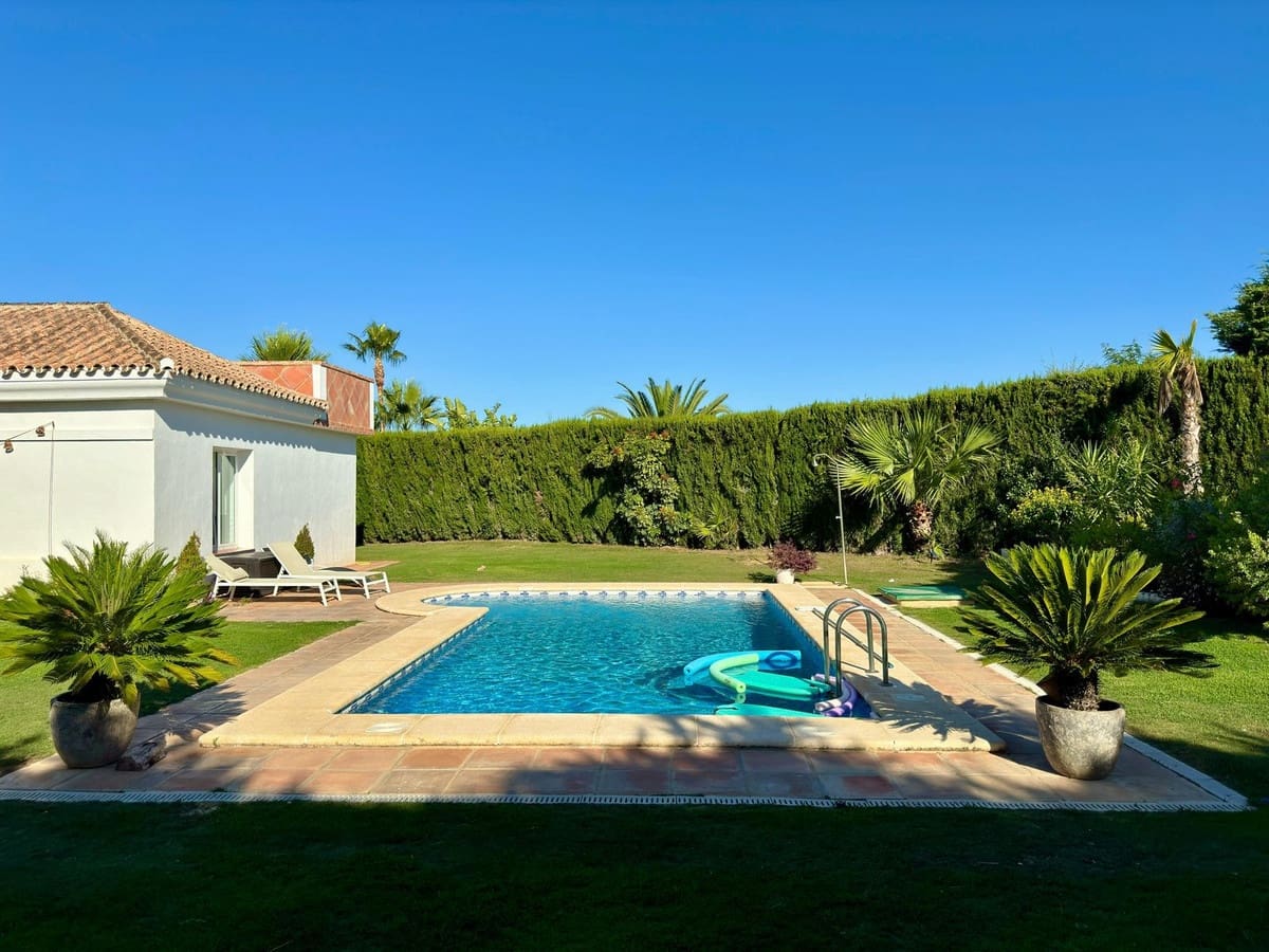 5 soveværelse Villa til salg i Sotogrande med garage - € 1.150.000 (Ref: 8527363)