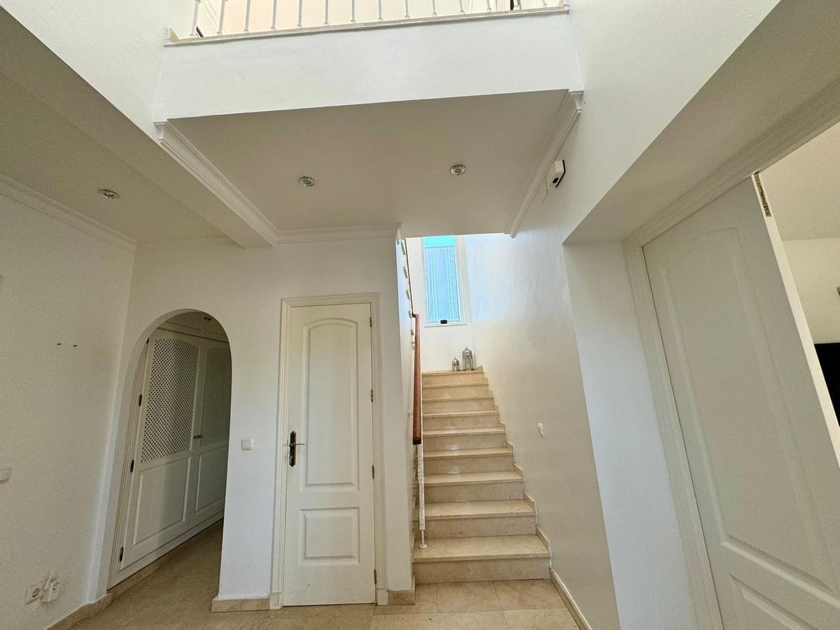 5 soveværelse Villa til salg i Sotogrande med garage - € 1.150.000 (Ref: 8527363)
