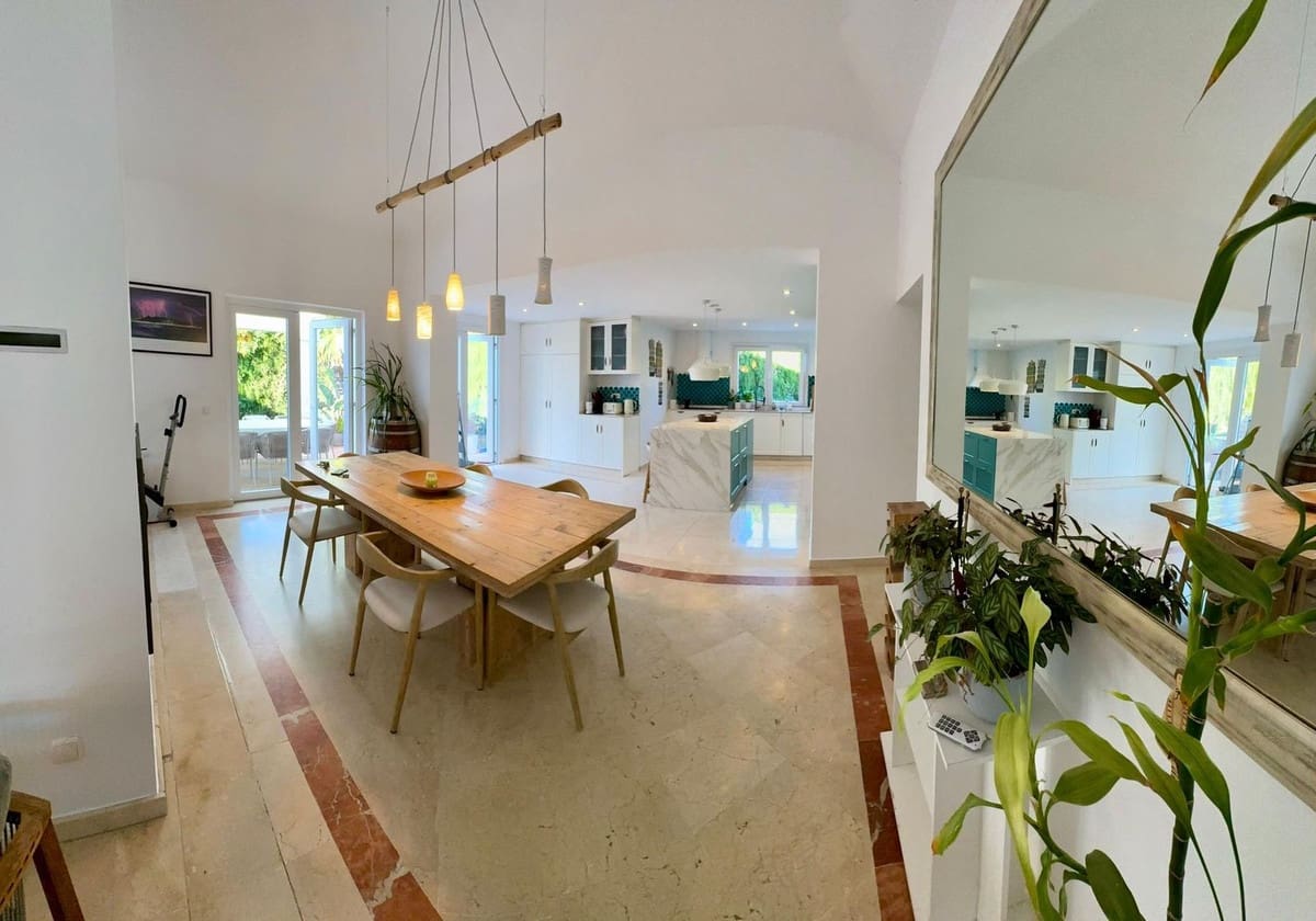 5 soveværelse Villa til salg i Sotogrande med garage - € 1.150.000 (Ref: 8527363)