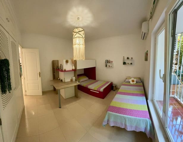 5 soveværelse Villa til salg i Sotogrande Costa, San Roque med garage - € 1.150.000 (Ref: 8527363)