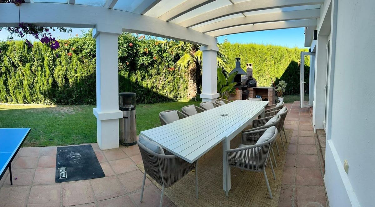 5 soveværelse Villa til salg i Sotogrande med garage - € 1.150.000 (Ref: 8527363)