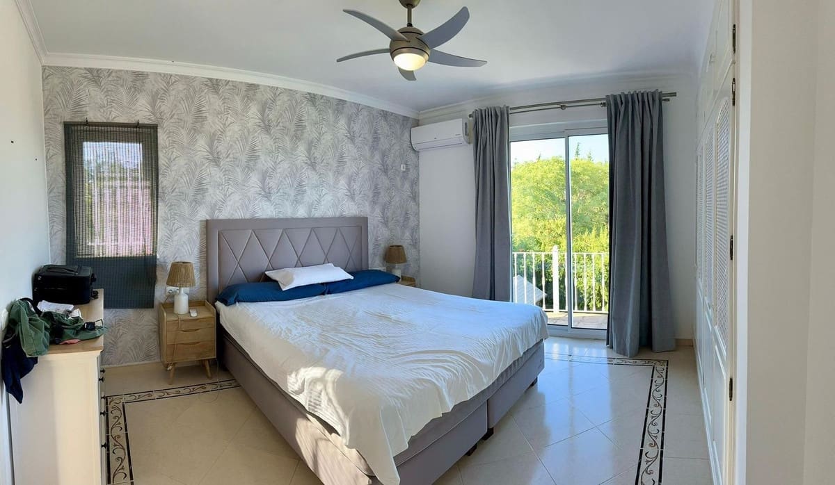 5 soveværelse Villa til salg i Sotogrande med garage - € 1.150.000 (Ref: 8527363)