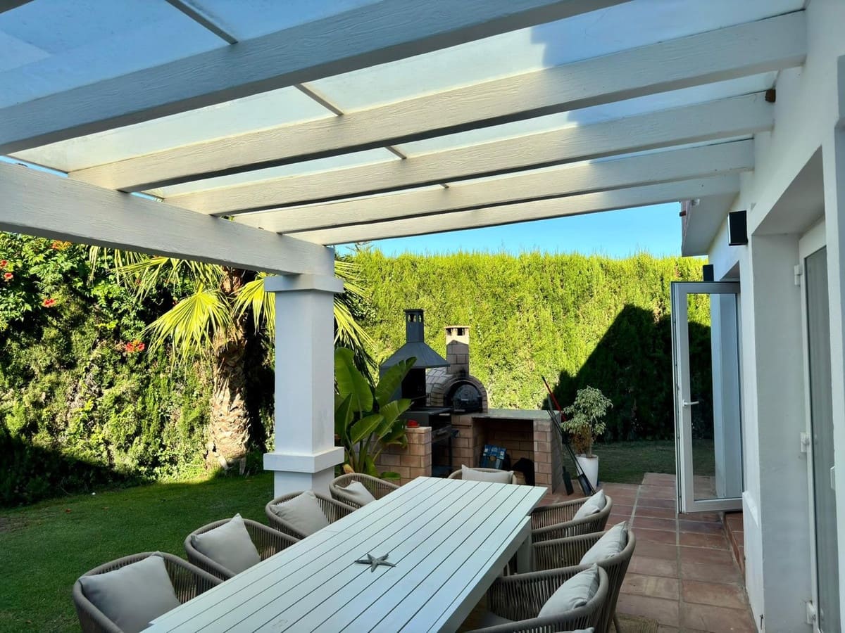 5 soveværelse Villa til salg i Sotogrande med garage - € 1.150.000 (Ref: 8527363)