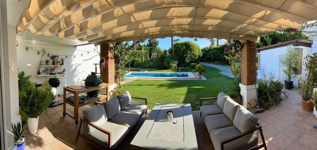 5 soveværelse Villa til salg i Sotogrande med garage - € 1.150.000 (Ref: 8527363)