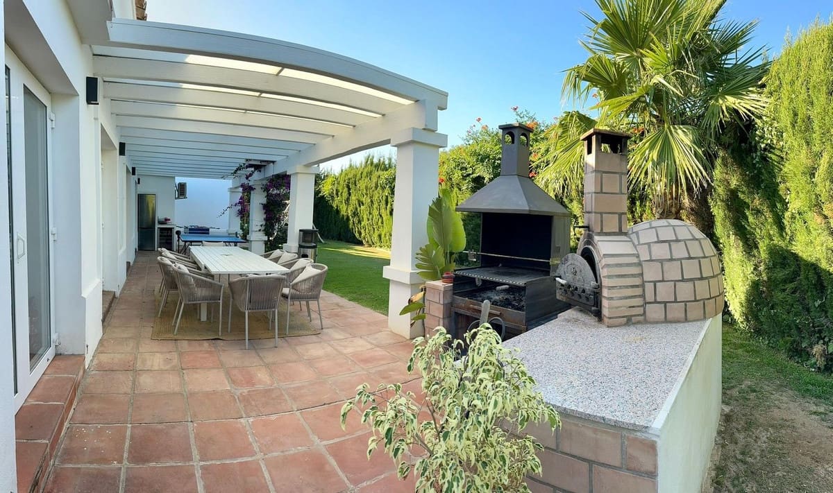 5 soveværelse Villa til salg i Sotogrande med garage - € 1.150.000 (Ref: 8527363)