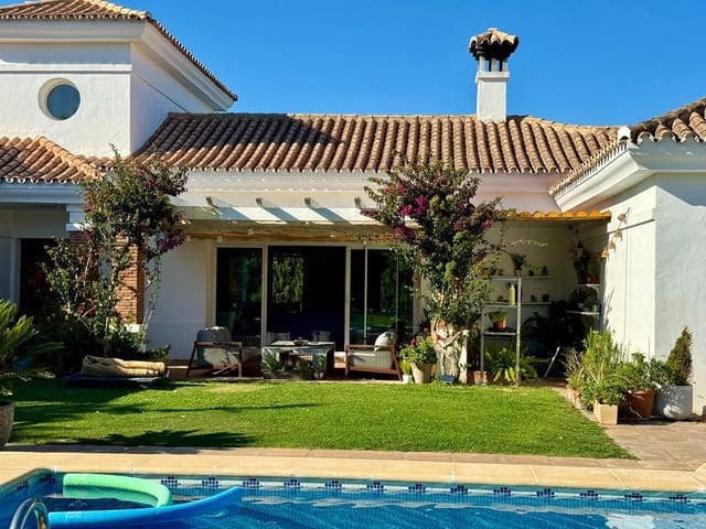 5 soveværelse Villa til salg i Sotogrande Costa, San Roque med garage - € 1.150.000 (Ref: 8527363)