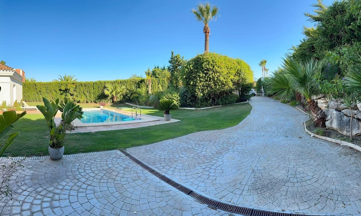 5 soveværelse Villa til salg i Sotogrande med garage - € 1.150.000 (Ref: 8527363)