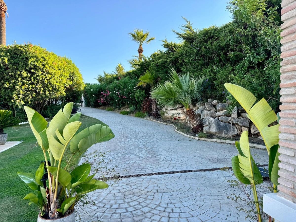 5 soveværelse Villa til salg i Sotogrande med garage - € 1.150.000 (Ref: 8527363)
