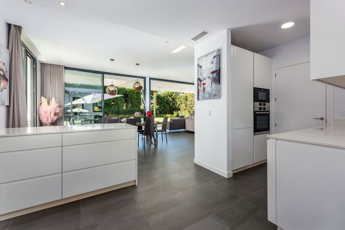 Chalet de 4 habitaciones en Atalaya-Isdabe en venta - 1.995.000 € (Ref: 8527372)