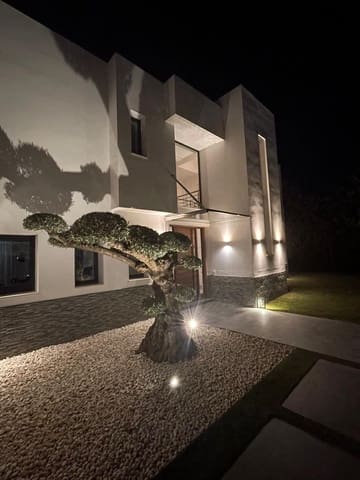 Chalet de 4 habitaciones en Atalaya-Isdabe, Estepona en venta - 1.995.000 € (Ref: 8527372)