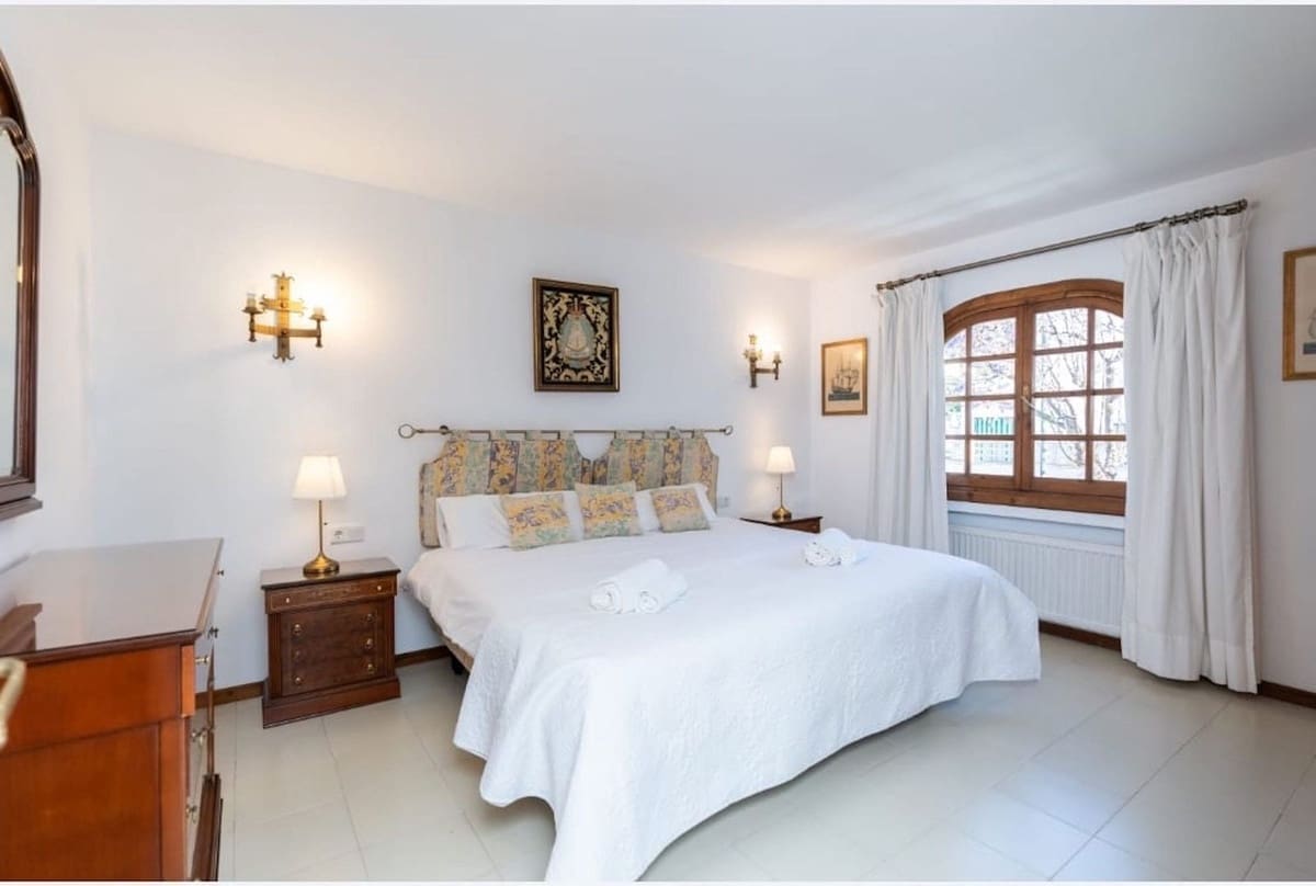 7 bedroom Villa for sale in Marbella - € 4,000,000 (Ref: 8537649)