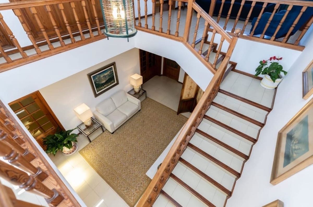 7 bedroom Villa for sale in Marbella - € 4,000,000 (Ref: 8537649)