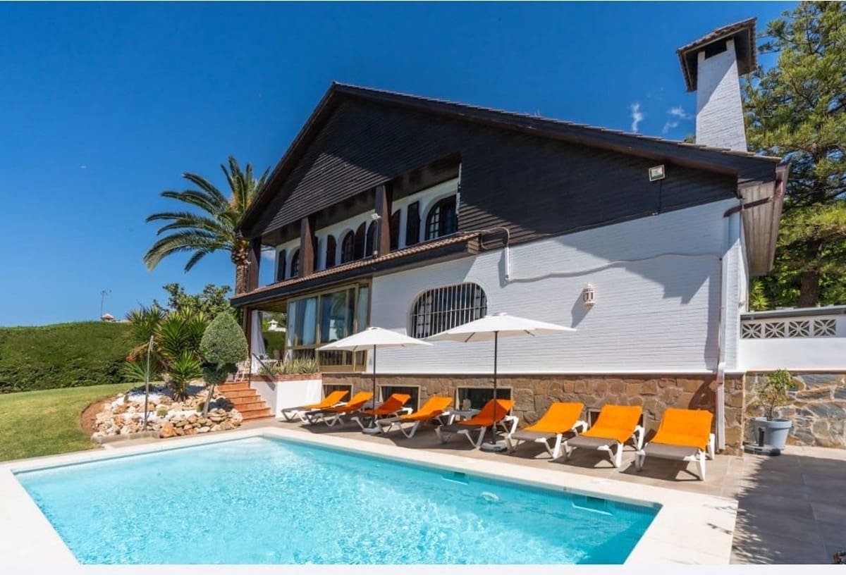 7 bedroom Villa for sale in Marbella - € 4,000,000 (Ref: 8537649)