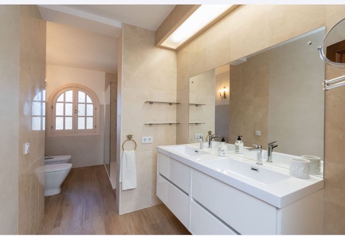 7 bedroom Villa for sale in Marbella - € 4,000,000 (Ref: 8537649)