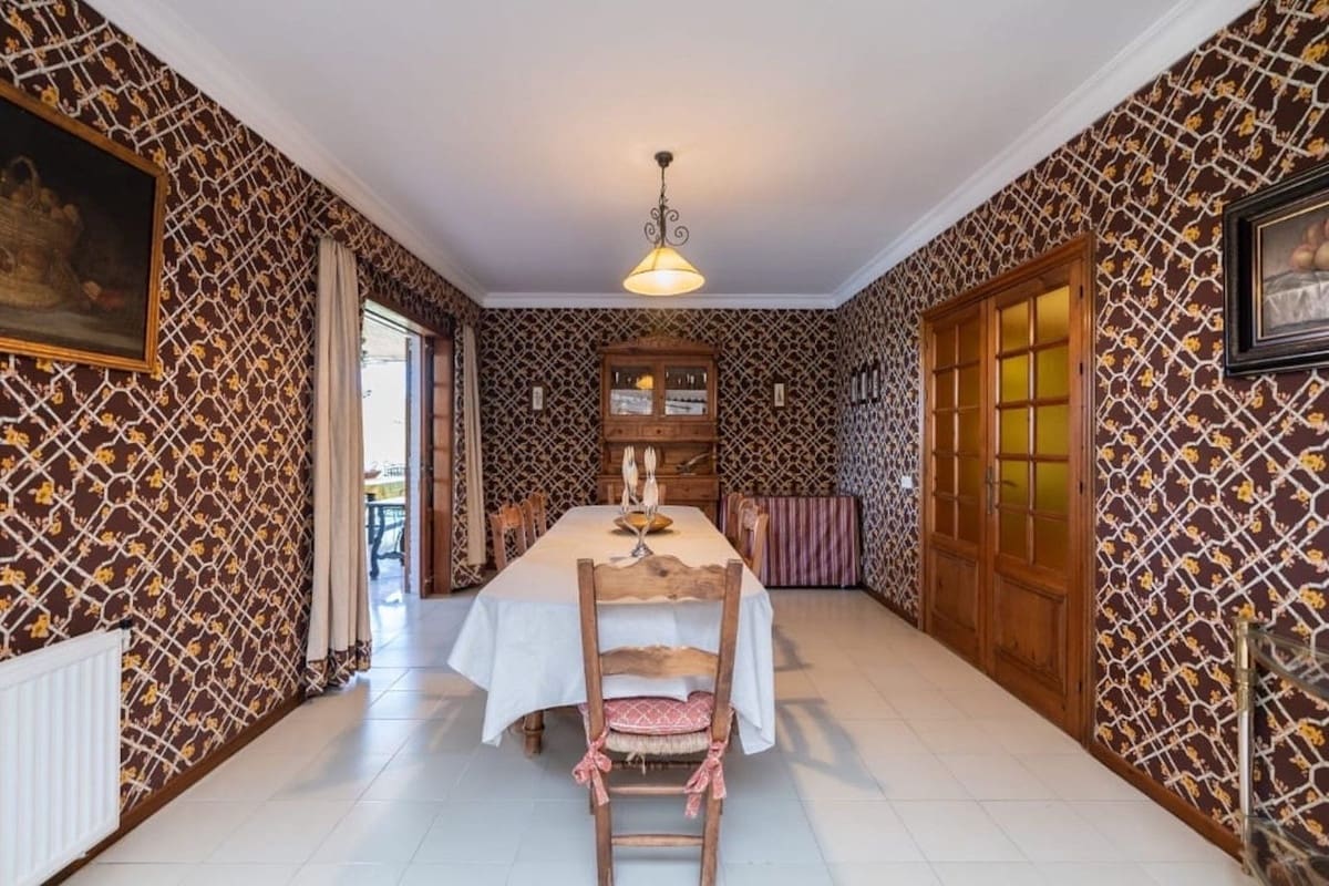 7 bedroom Villa for sale in Marbella - € 4,000,000 (Ref: 8537649)