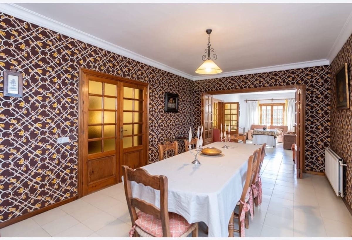 7 bedroom Villa for sale in Marbella - € 4,000,000 (Ref: 8537649)