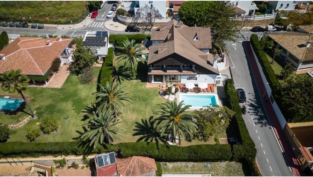 7 bedroom Villa for sale in Marbella - € 4,000,000 (Ref: 8537649)