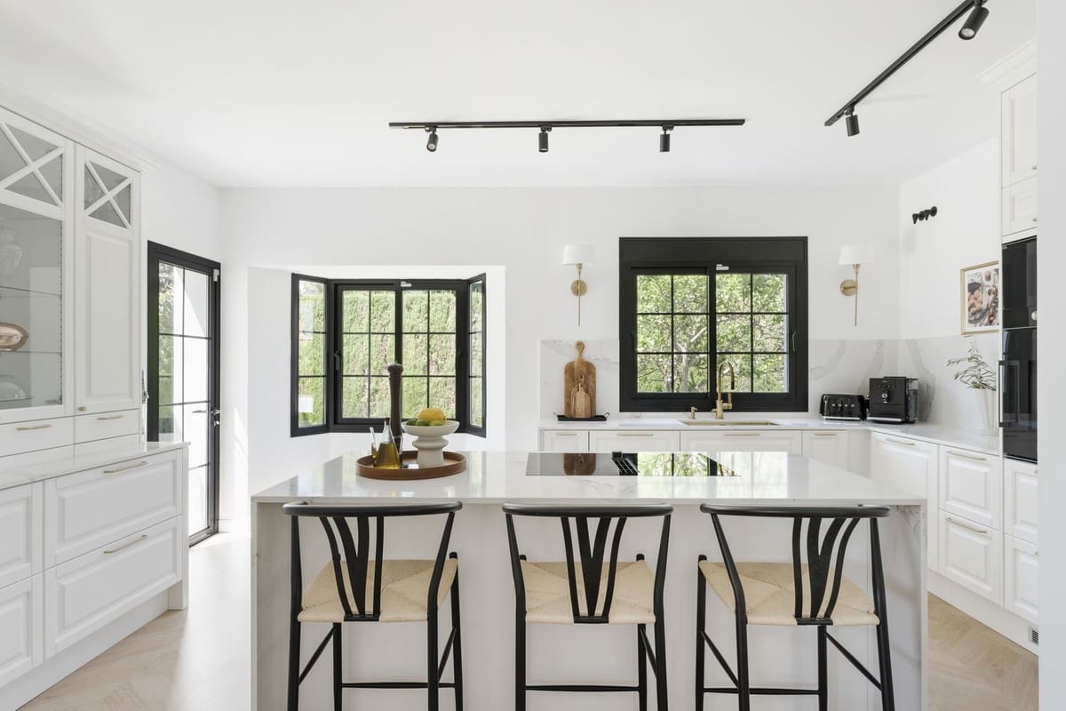 5 slaapkamer Villa te koop in Estepona met garage - € 2.795.000 (Ref: 8537650)